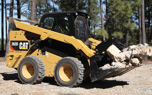 CAT compact skid steer moving rocks